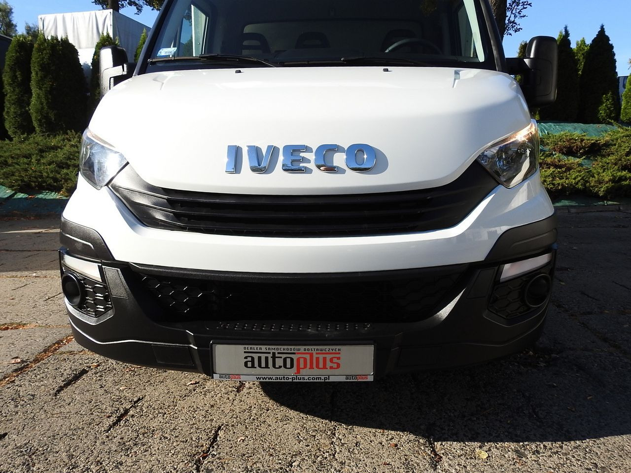 IVECO DAILY 35S18 TARPAULIN LIFT 8 PALLETS CRUISE CONTROL AIR CONDITIONING  180HP - Curtain side van: picture 5 IVECO DAILY 35S18 TARPAULIN LIFT 8 PALLETS CRUISE CONTROL AIR CONDITIONING  180HP - Curtain side van: picture 5