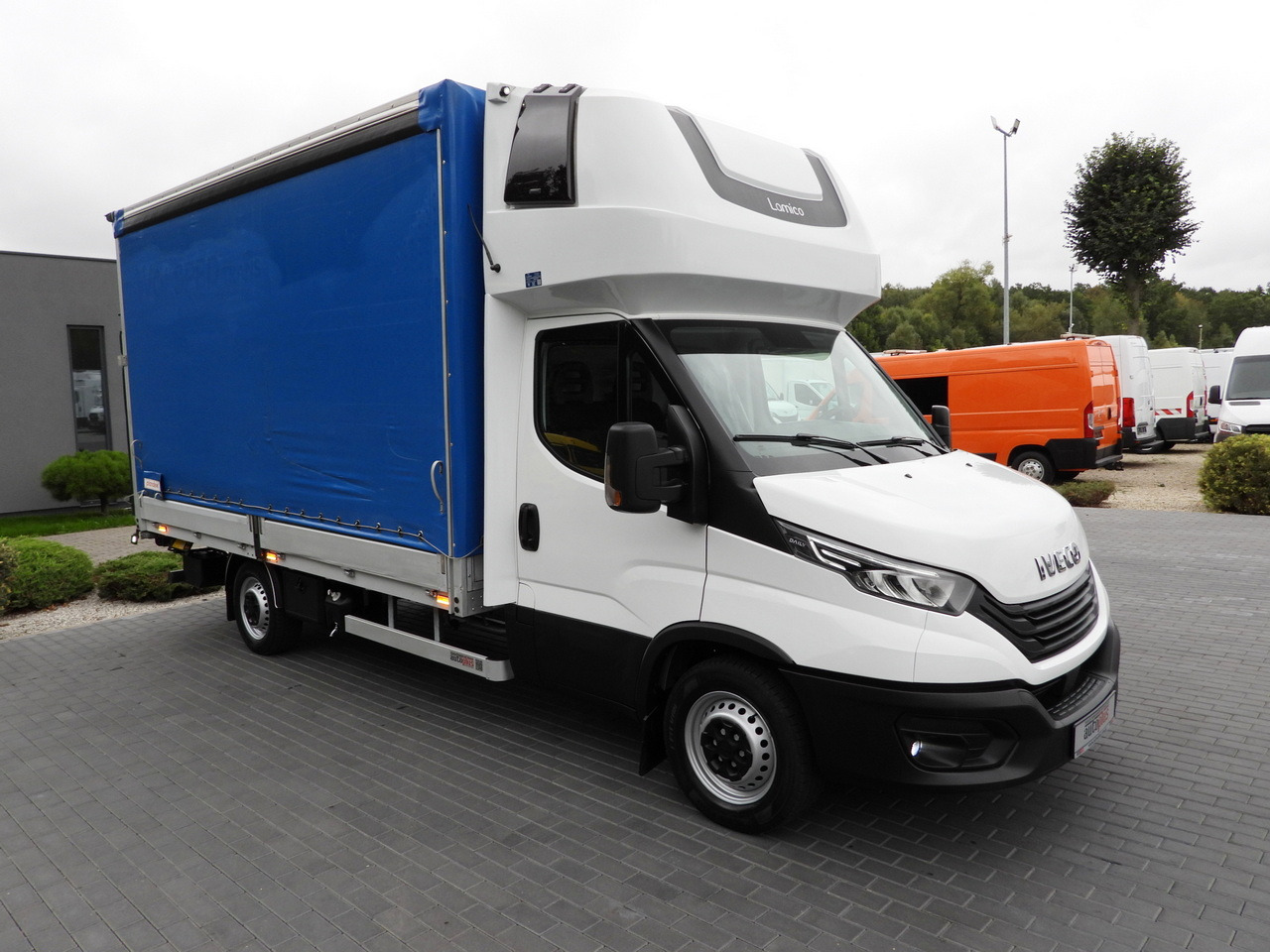 IVECO DAILY 35S18 TARPAULIN LIFT 8 PALLETS WEBASTO CRUISE CONTROL LED LIGHTS AIR CONDITIONING 180HP - Curtain side van: picture 4 IVECO DAILY 35S18 TARPAULIN LIFT 8 PALLETS WEBASTO CRUISE CONTROL LED LIGHTS AIR CONDITIONING 180HP - Curtain side van: picture 4