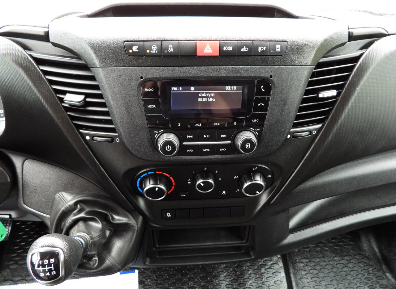 Curtain side van IVECO DAILY 35S18 TARPAULIN LIFT 8 PALLETS WEBASTO CRUISE CONTROL LED LIGHTS AIR CONDITIONING  180HP: picture 39