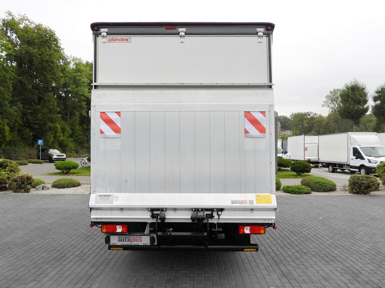 Curtain side van IVECO DAILY 35S18 TARPAULIN LIFT 8 PALLETS WEBASTO CRUISE CONTROL LED LIGHTS AIR CONDITIONING  180HP: picture 11