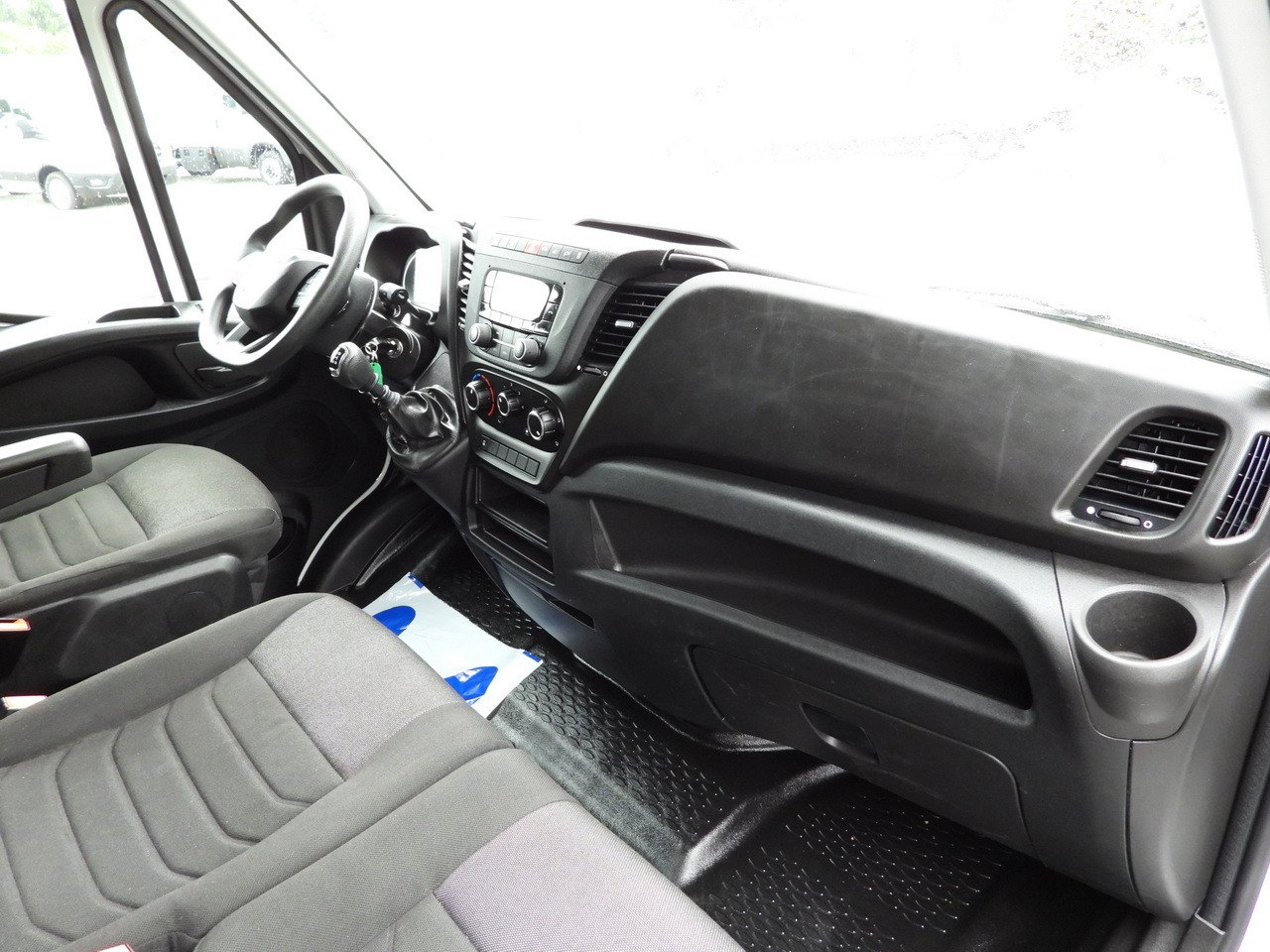 Curtain side van IVECO DAILY 35S18 TARPAULIN LIFT 8 PALLETS WEBASTO CRUISE CONTROL LED LIGHTS AIR CONDITIONING  180HP: picture 45