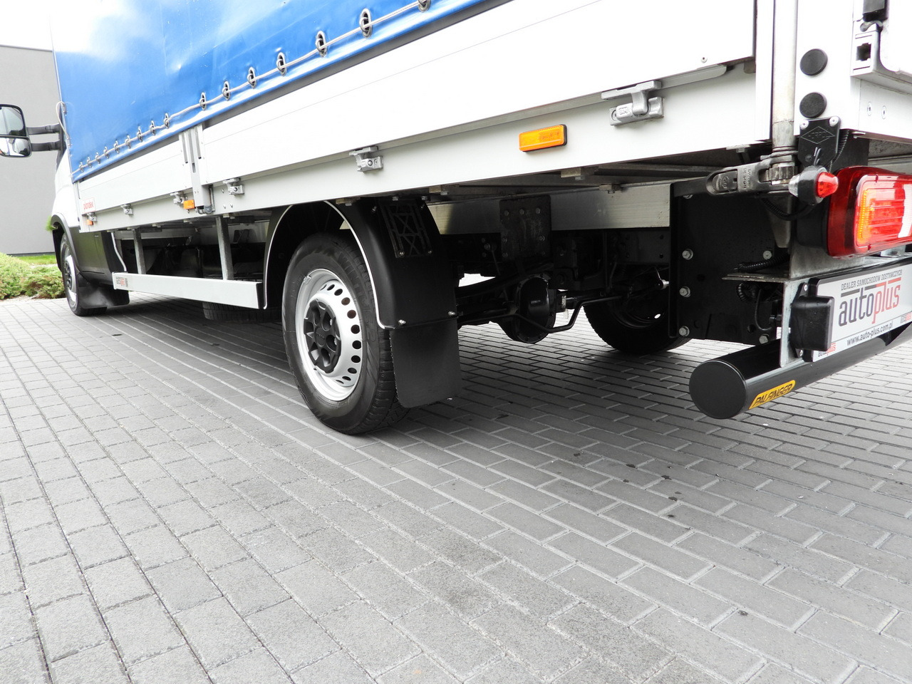 Curtain side van IVECO DAILY 35S18 TARPAULIN LIFT 8 PALLETS WEBASTO CRUISE CONTROL LED LIGHTS AIR CONDITIONING  180HP: picture 17