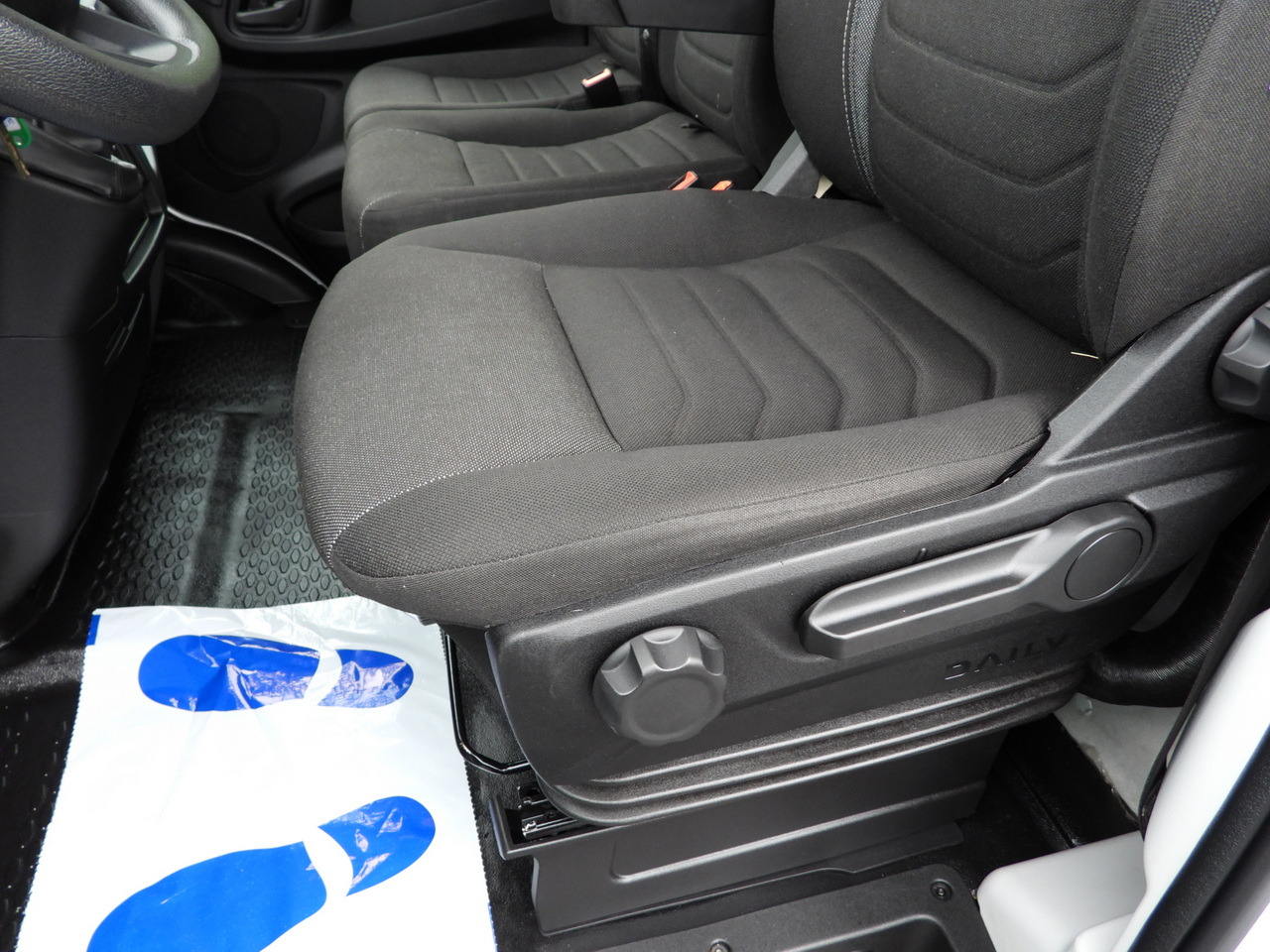 Curtain side van IVECO DAILY 35S18 TARPAULIN LIFT 8 PALLETS WEBASTO CRUISE CONTROL LED LIGHTS AIR CONDITIONING  180HP: picture 32