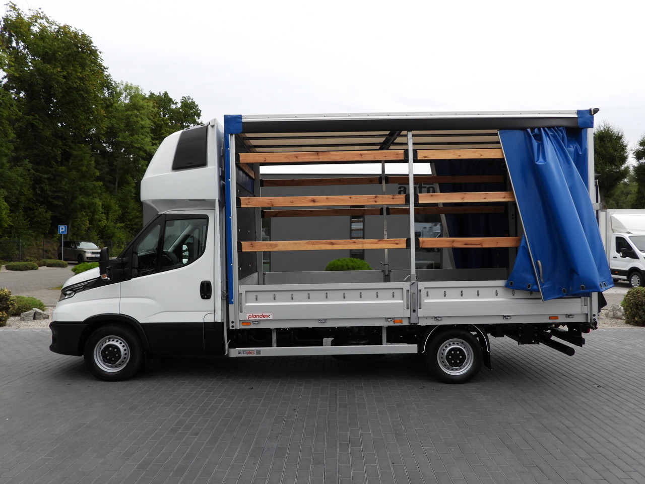 Curtain side van IVECO DAILY 35S18 TARPAULIN LIFT 8 PALLETS WEBASTO CRUISE CONTROL LED LIGHTS AIR CONDITIONING  180HP: picture 8