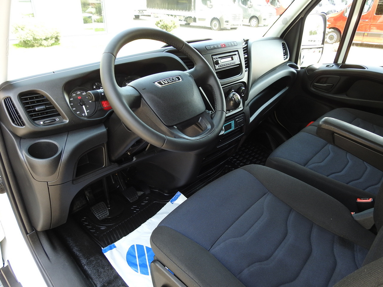 IVECO DAILY 50C15 REGRIGERATOR BOX -5*C POWER SUPPLY 230V AIR CONDITIONING TWIN WHEELS 150HP - Refrigerated van: picture 2 IVECO DAILY 50C15 REGRIGERATOR BOX -5*C POWER SUPPLY 230V AIR CONDITIONING TWIN WHEELS 150HP - Refrigerated van: picture 2