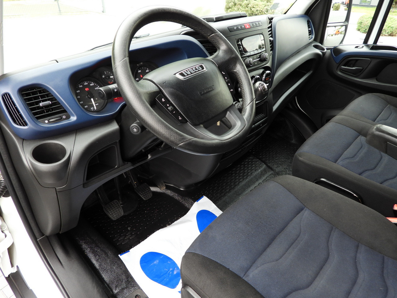 IVECO DAILY 50C15 TARPAULIN 12 PALLETS CRUISE CONTROL TWIN WHEELS AIR CONDITIONING 150HP - Curtain side van: picture 2 IVECO DAILY 50C15 TARPAULIN 12 PALLETS CRUISE CONTROL TWIN WHEELS AIR CONDITIONING 150HP - Curtain side van: picture 2