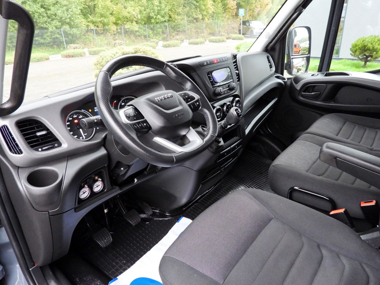 IVECO DAILY 50C18 TARPAULIN 14 PALLETS WEBASTO CRUISE CONTROL PNEUMATICS TWIN WHEELS AIR CONDITIONING 180HP - Curtain side van: picture 2 IVECO DAILY 50C18 TARPAULIN 14 PALLETS WEBASTO CRUISE CONTROL PNEUMATICS TWIN WHEELS AIR CONDITIONING 180HP - Curtain side van: picture 2
