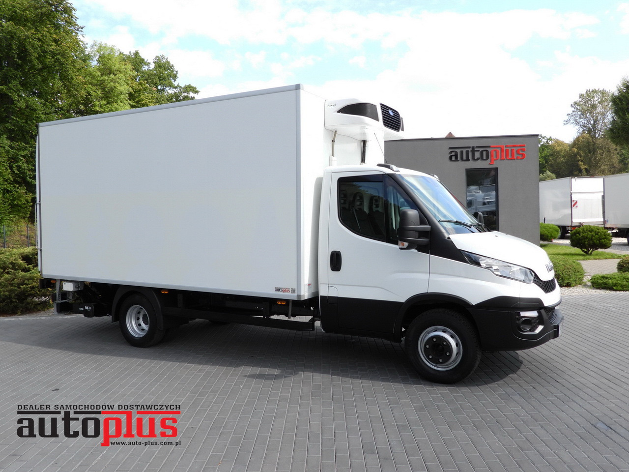 IVECO DAILY 70C17 REFRIGERATOR 1*C LIFT 10 PALLETS POWER SUPPLY 230V CRUISE CONTROL AIR CONDITIONING PNEUMATICS AUTOMATIC TRANSMISSION HI-MATIC TWIN WHEELS  170HP - Refrigerator truck: picture 1 IVECO DAILY 70C17 REFRIGERATOR 1*C LIFT 10 PALLETS POWER SUPPLY 230V CRUISE CONTROL AIR CONDITIONING PNEUMATICS AUTOMATIC TRANSMISSION HI-MATIC TWIN WHEELS  170HP - Refrigerator truck: picture 1