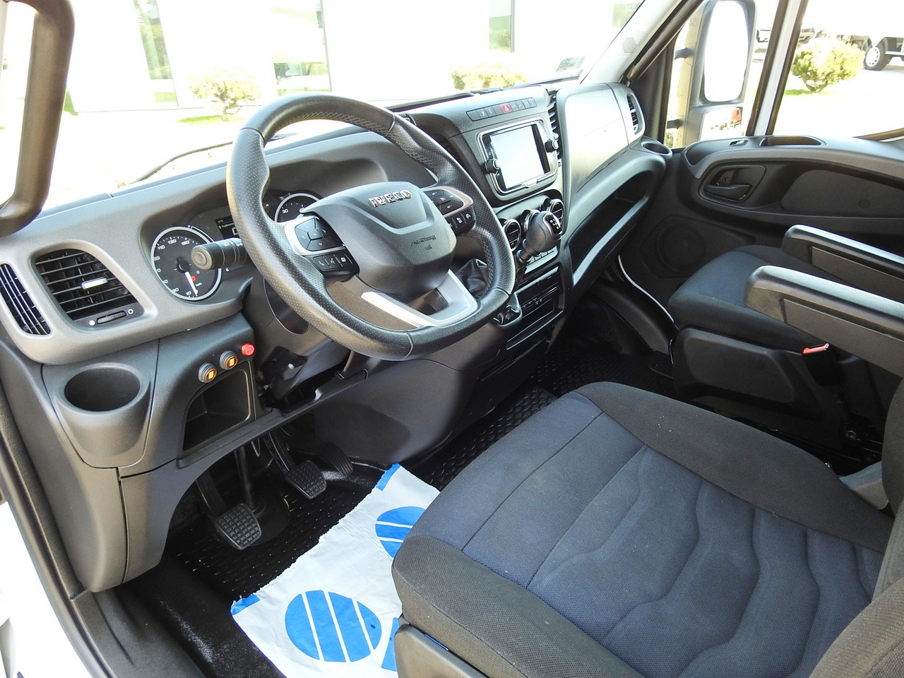 IVECO DAILY 70C18 BOX LIFT 14 PALLETS WEBASTO CRUISE CONTROL NAVIGATION LED LIGHTS TWIN WHEELS AIR CONDITIONING 180HP - Refrigerated van: picture 2 IVECO DAILY 70C18 BOX LIFT 14 PALLETS WEBASTO CRUISE CONTROL NAVIGATION LED LIGHTS TWIN WHEELS AIR CONDITIONING 180HP - Refrigerated van: picture 2