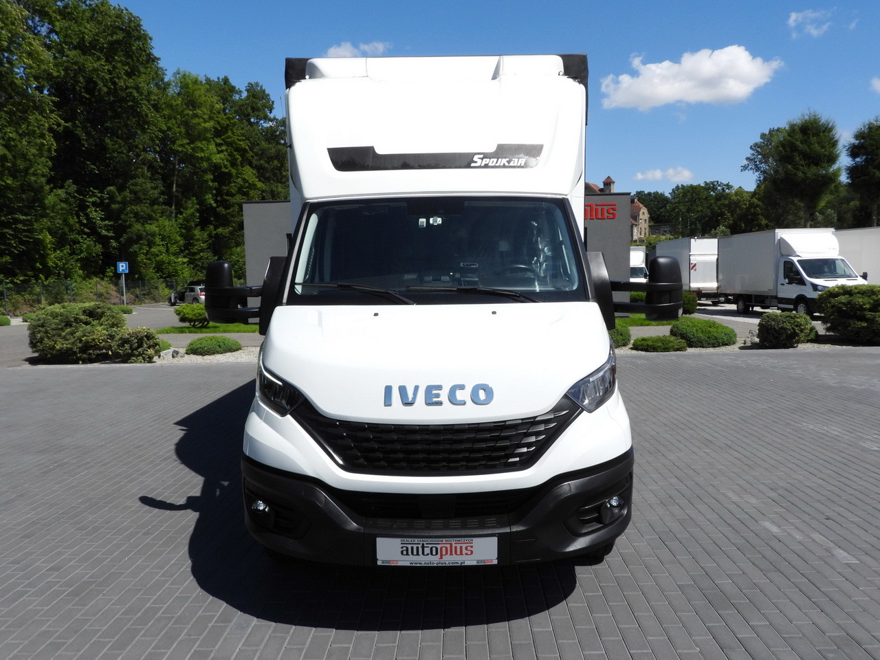 IVECO DAILY 70C18 TARPAULIN LIFT 14 PALLETS WEBASTO CRUISE CONTROL LED LIGHTS TWIN WHEELS AIR CONDITIONING 180HP - Curtain side van: picture 5 IVECO DAILY 70C18 TARPAULIN LIFT 14 PALLETS WEBASTO CRUISE CONTROL LED LIGHTS TWIN WHEELS AIR CONDITIONING 180HP - Curtain side van: picture 5