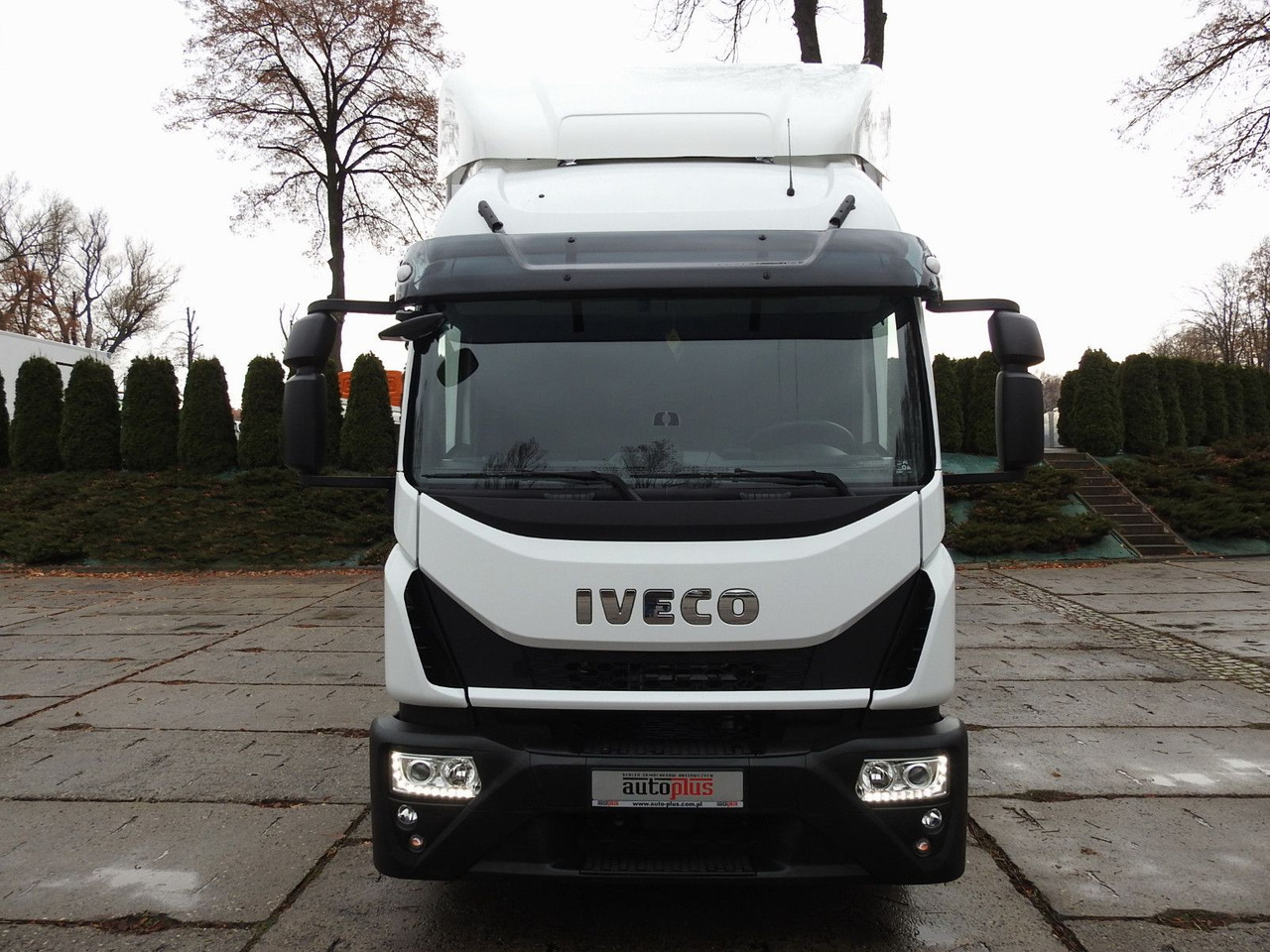 Iveco EUROCARGO 120-250 PRITSCHE PLANE 18 PALETTEN A/C - Curtainsider truck: picture 5 Iveco EUROCARGO 120-250 PRITSCHE PLANE 18 PALETTEN A/C - Curtainsider truck: picture 5