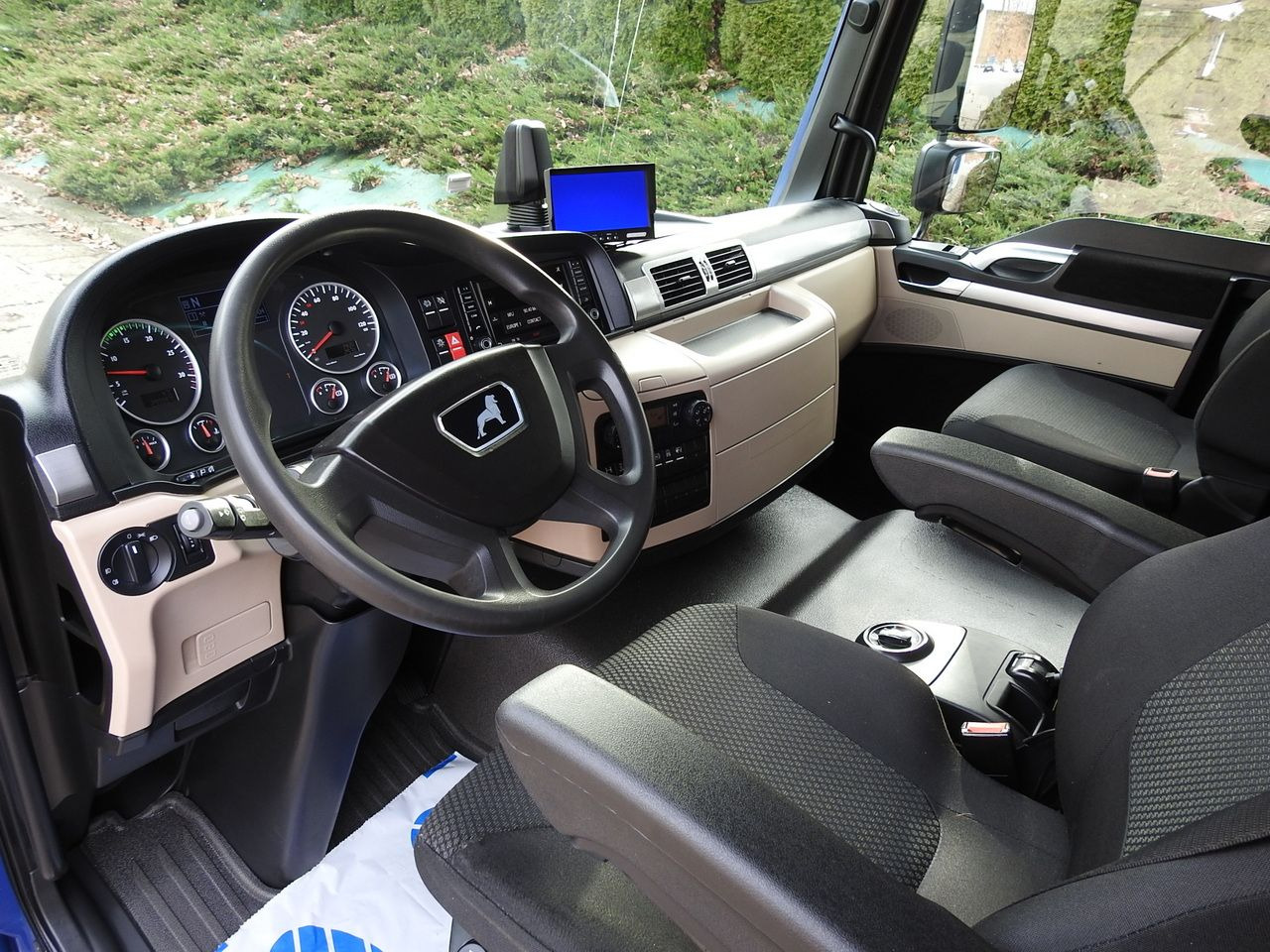 MAN TGL 12.220 BOX LIFT 18 PALLETS CRUISE CONTROLAIR CONDITIONING PNEUMATICS AUTOMATIC TWIN WHEELS  220HP - Box van: picture 2 MAN TGL 12.220 BOX LIFT 18 PALLETS CRUISE CONTROLAIR CONDITIONING PNEUMATICS AUTOMATIC TWIN WHEELS  220HP - Box van: picture 2