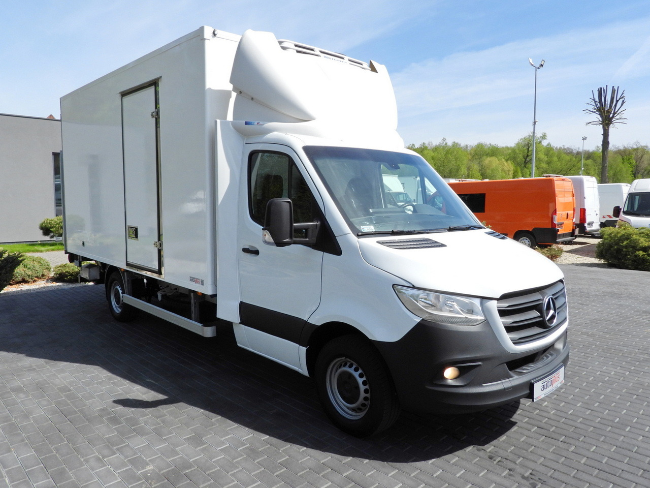 MERCEDES SPRINTER 316 REGRIGERATOR BOX 0*C LIFT 8 PALLETS CRUISE CONTROL PNEUMATICS AIR CONDITIONING  160HP - Refrigerated van: picture 4 MERCEDES SPRINTER 316 REGRIGERATOR BOX 0*C LIFT 8 PALLETS CRUISE CONTROL PNEUMATICS AIR CONDITIONING  160HP - Refrigerated van: picture 4