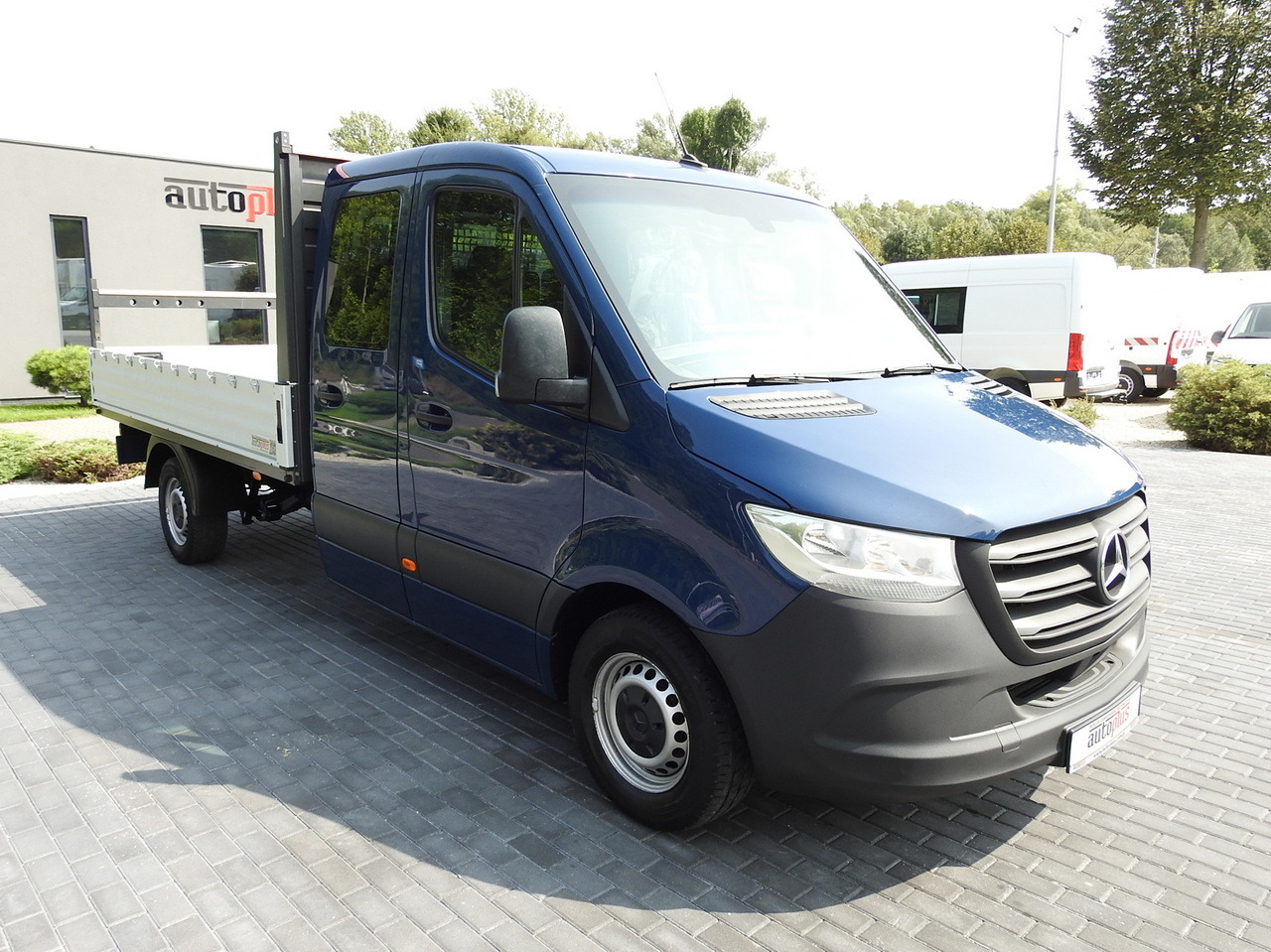 MERCEDES SPRINTER 316 STAKE BODY DOUBLE CABIN DOKA 7 SEATS AIR CONDITIONING 160HP - Flatbed van: picture 4 MERCEDES SPRINTER 316 STAKE BODY DOUBLE CABIN DOKA 7 SEATS AIR CONDITIONING 160HP - Flatbed van: picture 4