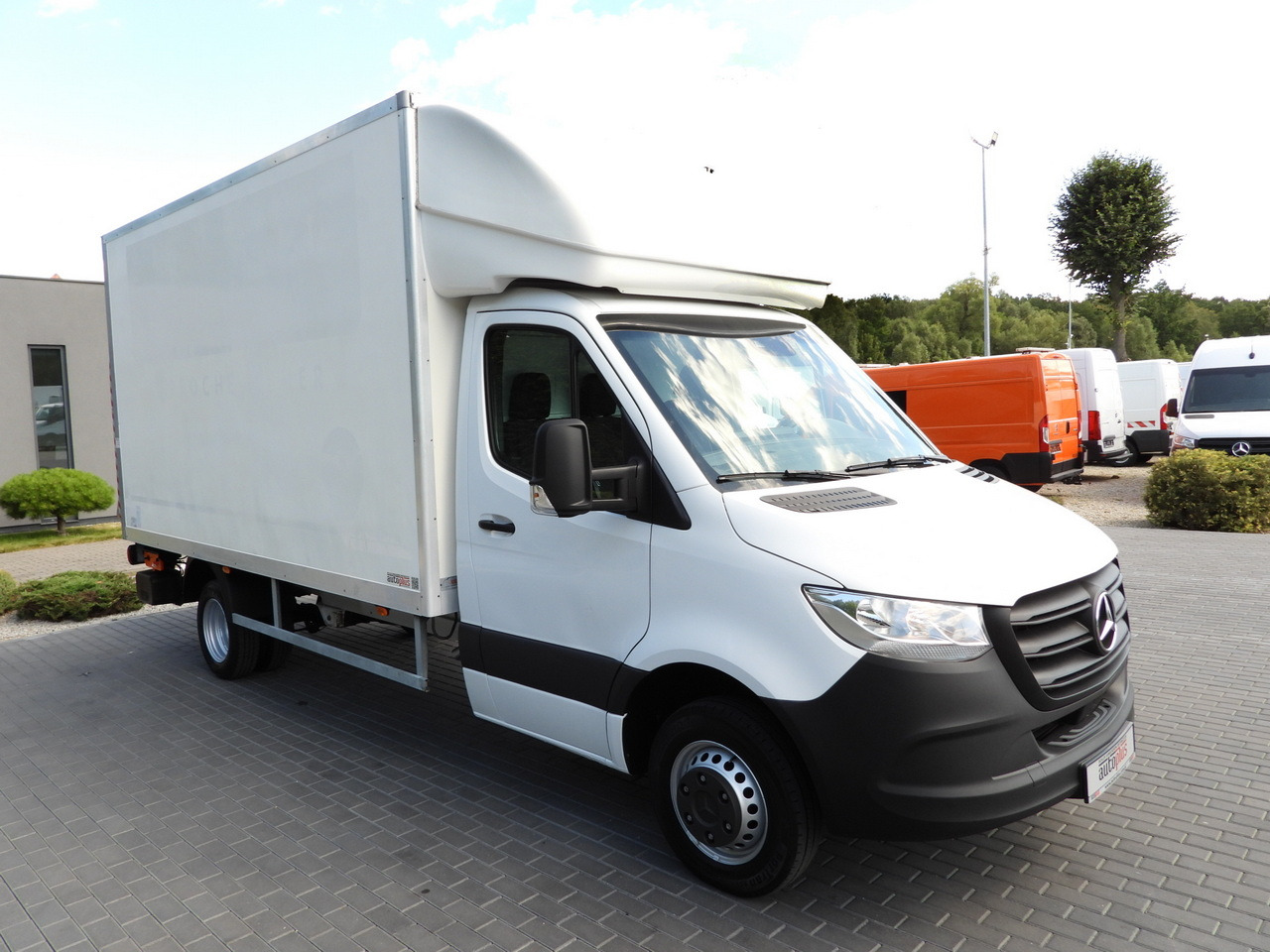 MERCEDES SPRINTER 514 BOX LIFT 8 PALLETS CRUISE CONTROL TWIN WHEELS AIR CONDITIONING  140HP - Box van: picture 4 MERCEDES SPRINTER 514 BOX LIFT 8 PALLETS CRUISE CONTROL TWIN WHEELS AIR CONDITIONING  140HP - Box van: picture 4