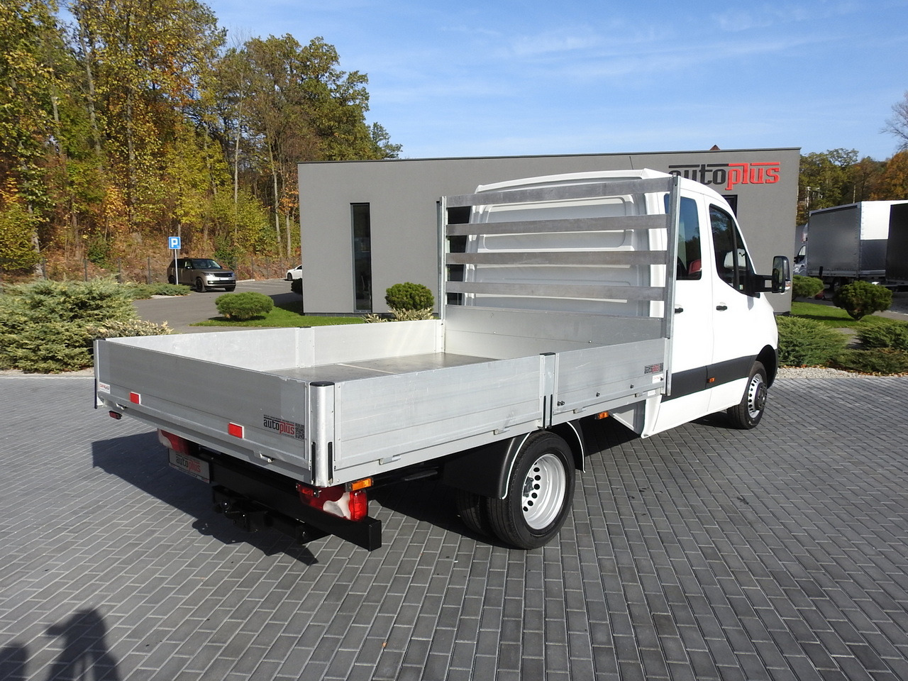 MERCEDES SPRINTER 516 STAKE BODY DOUBLE CABIN DOKA 6 SEATS CRUISE CONTROL AIR CONDITIONING TWIN WHEELS 160HP - Flatbed van: picture 3 MERCEDES SPRINTER 516 STAKE BODY DOUBLE CABIN DOKA 6 SEATS CRUISE CONTROL AIR CONDITIONING TWIN WHEELS 160HP - Flatbed van: picture 3