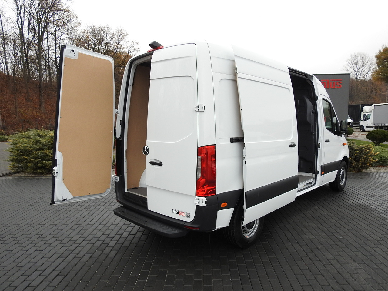 MERCEDES eSprinter NEW ELECTRIC VAN AUTOMATIC TRANSMISSION GUARANTEE 95HP - Panel van: picture 3 MERCEDES eSprinter NEW ELECTRIC VAN AUTOMATIC TRANSMISSION GUARANTEE 95HP - Panel van: picture 3