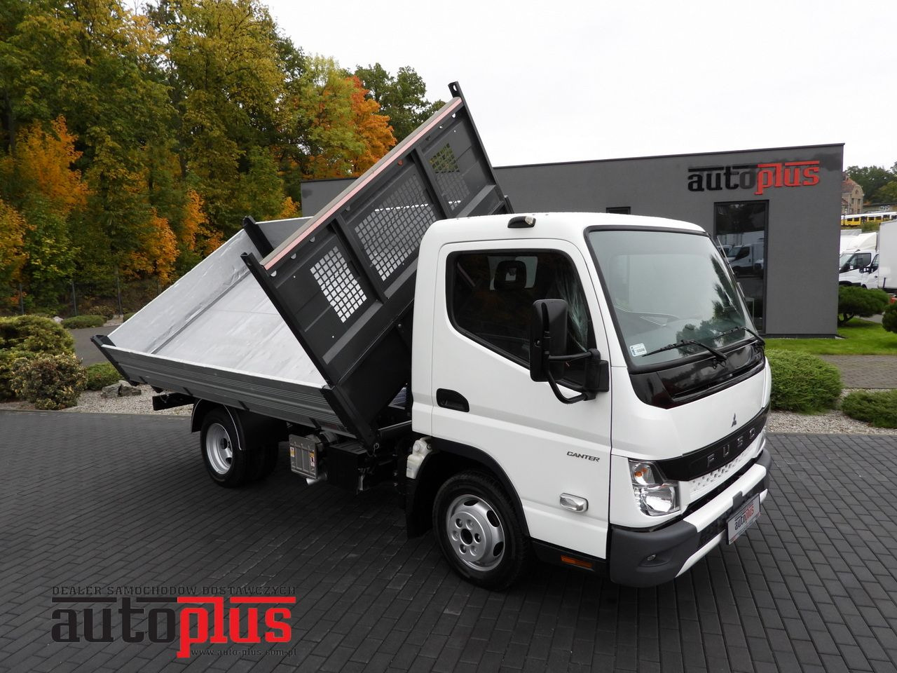 MITSUBISHI CANTER FUSO 3C15 THREE-WAY TIPPER 3 SEATS LED LIGHTS TWIN WHEELS  150HP - Tipper van: picture 1 MITSUBISHI CANTER FUSO 3C15 THREE-WAY TIPPER 3 SEATS LED LIGHTS TWIN WHEELS  150HP - Tipper van: picture 1