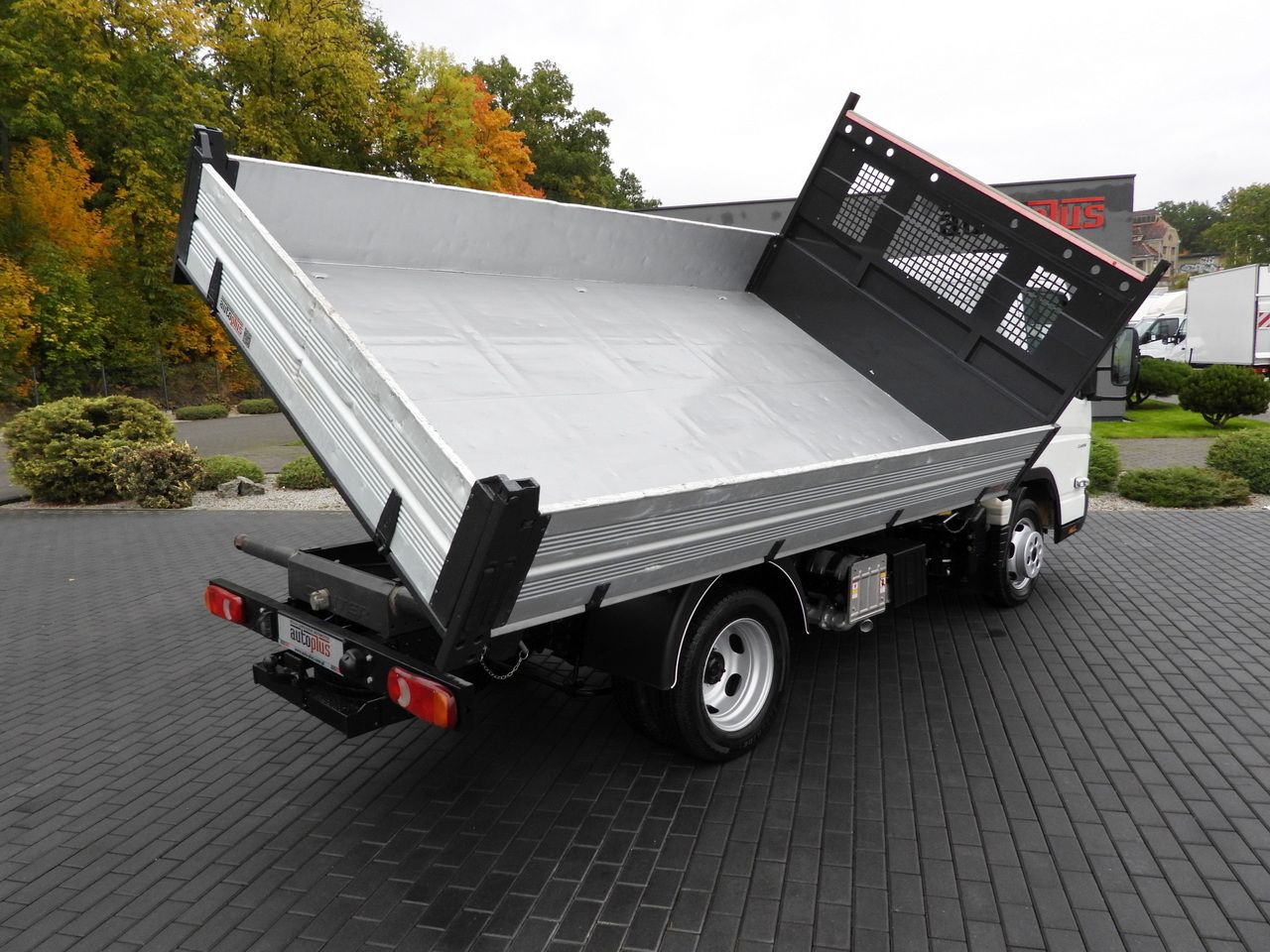 MITSUBISHI CANTER FUSO 3C15 THREE-WAY TIPPER 3 SEATS LED LIGHTS TWIN WHEELS  150HP - Tipper van: picture 3 MITSUBISHI CANTER FUSO 3C15 THREE-WAY TIPPER 3 SEATS LED LIGHTS TWIN WHEELS  150HP - Tipper van: picture 3