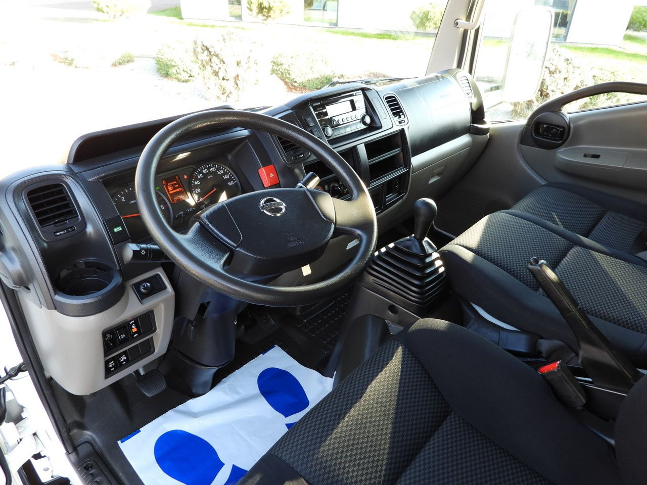 NISSAN CABSTAR NT400 STAKE BODY DOUBLE CABIN DOKA 6 SEATS TWIN WHEELS AIR CONDITIONING 130HP - Combi van: picture 2 NISSAN CABSTAR NT400 STAKE BODY DOUBLE CABIN DOKA 6 SEATS TWIN WHEELS AIR CONDITIONING 130HP - Combi van: picture 2