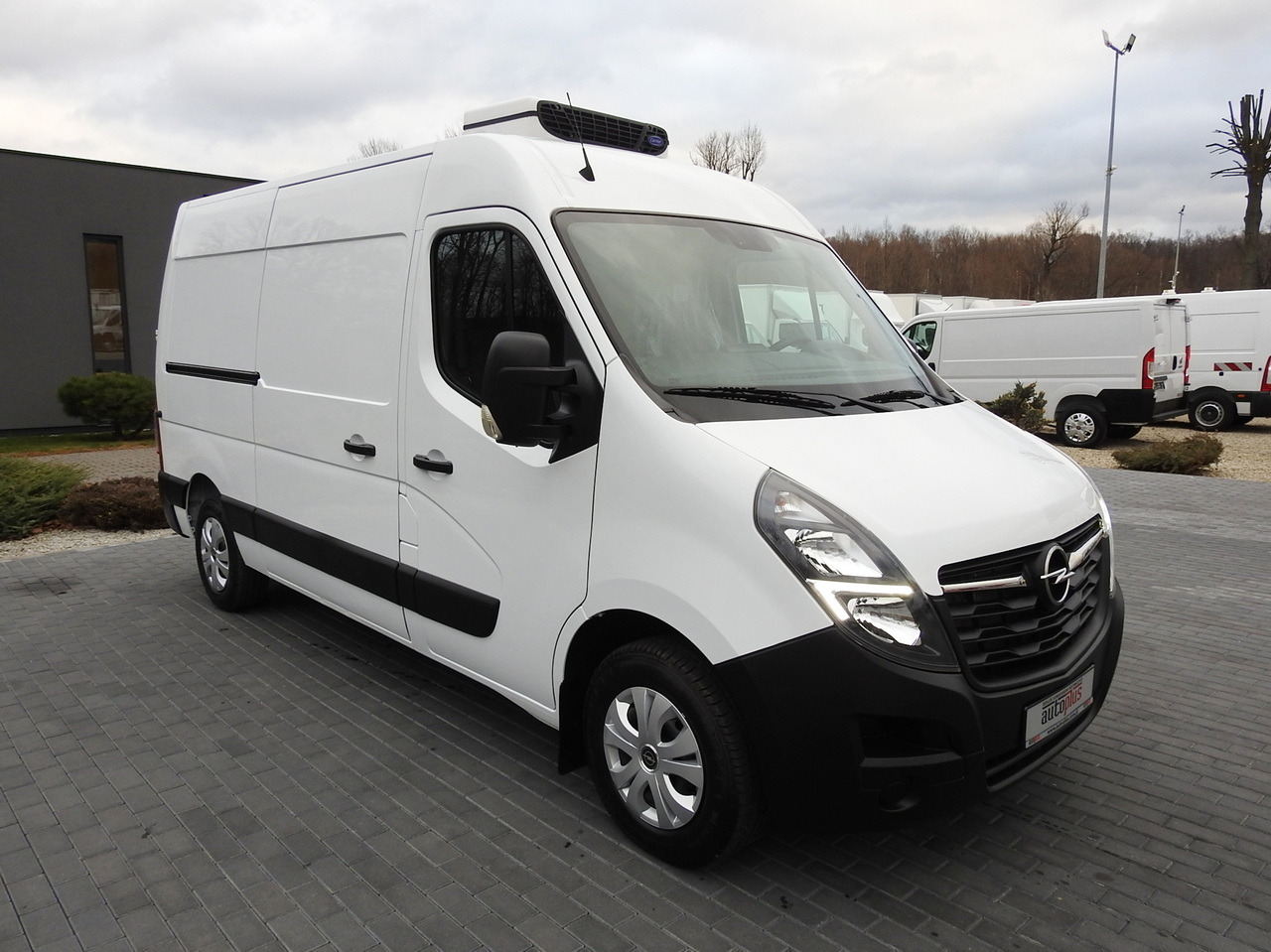 OPEL MOVANO REFRIGERATOR VAN 0*C CRUISE CONTROL NAVIGATION AIR CONDITIONING LED LIGHTS 150HP - Refrigerated van: picture 4 OPEL MOVANO REFRIGERATOR VAN 0*C CRUISE CONTROL NAVIGATION AIR CONDITIONING LED LIGHTS 150HP - Refrigerated van: picture 4
