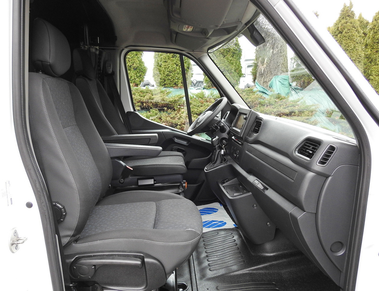 Curtain side van OPEL MOVANO TARPAULIN 10 PALLETS WEBASTO CRUISE CONTROL NAVIGATION AIR CONDITIONING LED LIGHTS PNEUMATICS 165HP: picture 43 Curtain side van OPEL MOVANO TARPAULIN 10 PALLETS WEBASTO CRUISE CONTROL NAVIGATION AIR CONDITIONING LED LIGHTS PNEUMATICS 165HP: picture 43