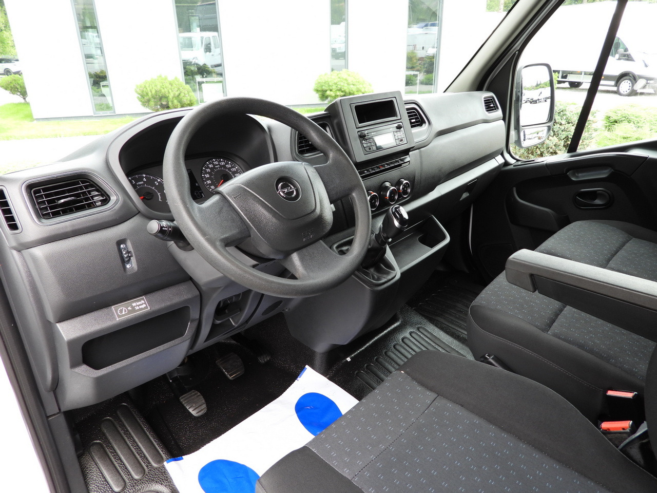 OPEL MOVANO TIPPER DOUBLE CABIN DOKA 7 SEATS LED LIGHTS TWIN WHEELS AIR CONDITIONING  145HP - Tipper van: picture 2 OPEL MOVANO TIPPER DOUBLE CABIN DOKA 7 SEATS LED LIGHTS TWIN WHEELS AIR CONDITIONING  145HP - Tipper van: picture 2