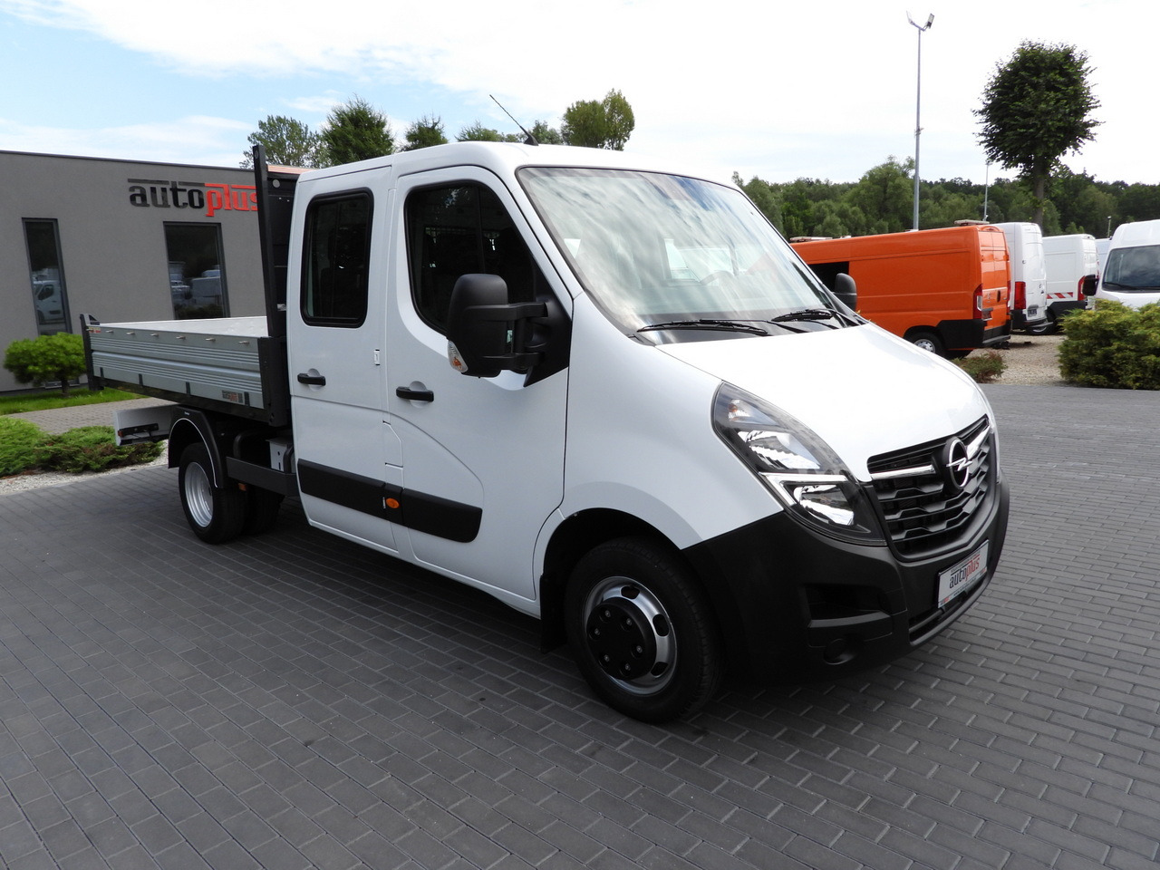 OPEL MOVANO TIPPER DOUBLE CABIN DOKA 7 SEATS LED LIGHTS TWIN WHEELS AIR CONDITIONING 145HP - Tipper: picture 4 OPEL MOVANO TIPPER DOUBLE CABIN DOKA 7 SEATS LED LIGHTS TWIN WHEELS AIR CONDITIONING 145HP - Tipper: picture 4