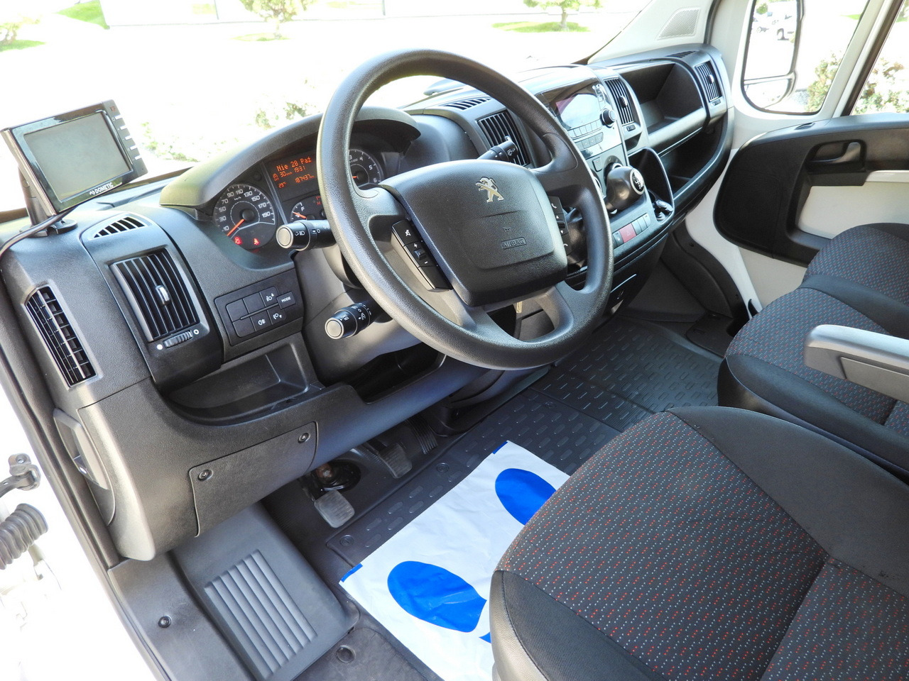 PEUGEOT BOXER BOX LIFT 8 PALLETS CRUISE CONTROL AIR CONDITIONING 130HP - Box van: picture 2 PEUGEOT BOXER BOX LIFT 8 PALLETS CRUISE CONTROL AIR CONDITIONING 130HP - Box van: picture 2