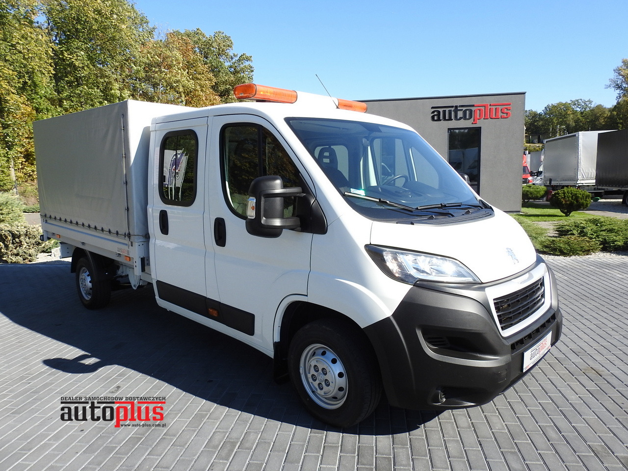PEUGEOT BOXER STAKE BODY DOUBLE CABIN DOKA 7 SEATS AIR CONDITIONING 140HP - Combi van: picture 1 PEUGEOT BOXER STAKE BODY DOUBLE CABIN DOKA 7 SEATS AIR CONDITIONING 140HP - Combi van: picture 1