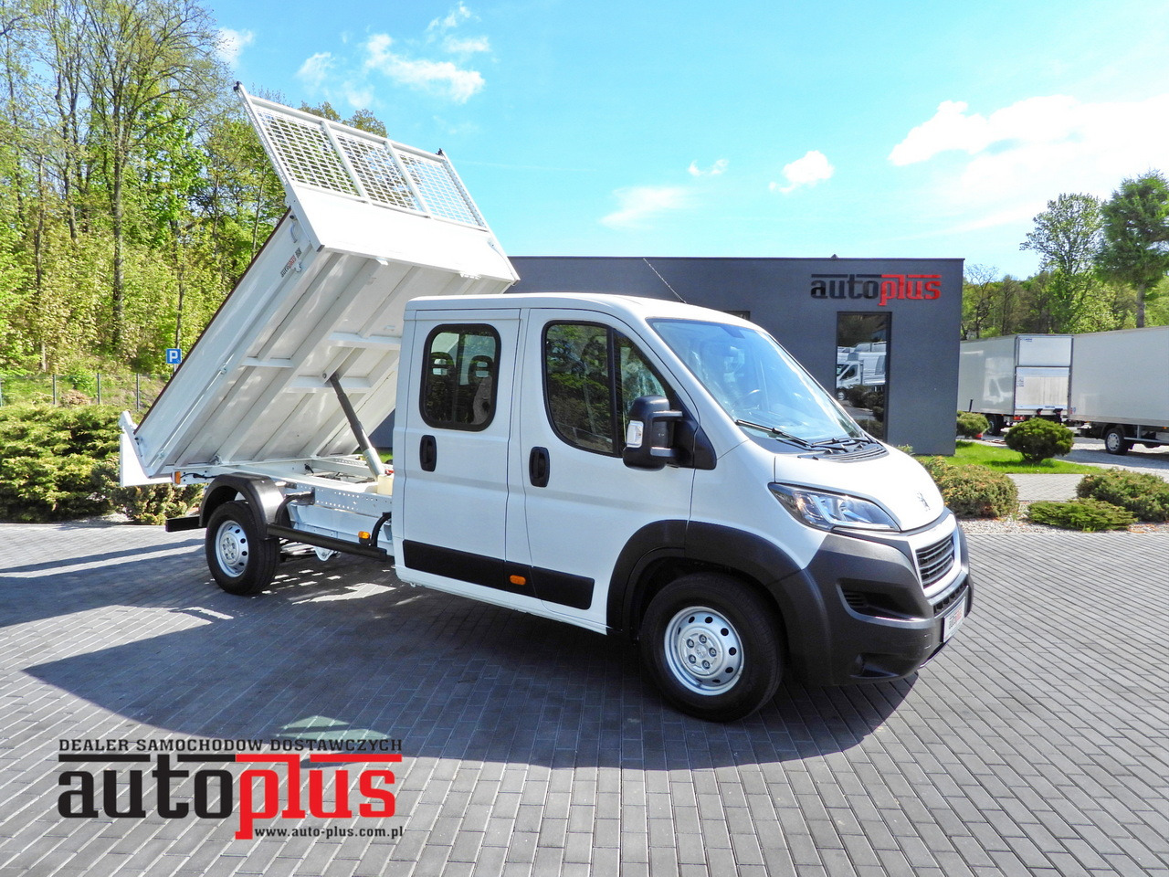 PEUGEOT BOXER TIPPER DOUBLE CABIN DOKA 7 SEATS CRUISE CONTROL AIR CONDITIONING 140HP - Tipper van: picture 1 PEUGEOT BOXER TIPPER DOUBLE CABIN DOKA 7 SEATS CRUISE CONTROL AIR CONDITIONING 140HP - Tipper van: picture 1