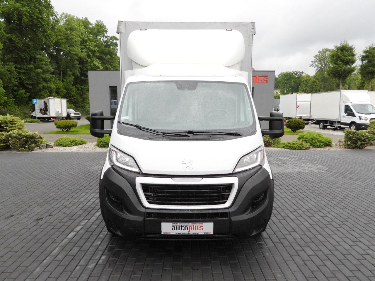 Peugeot BOXER PRITSCHE PLANE AUFZUG 8 PALETTEN TEMPOMAT - Curtain side van: picture 5 Peugeot BOXER PRITSCHE PLANE AUFZUG 8 PALETTEN TEMPOMAT - Curtain side van: picture 5