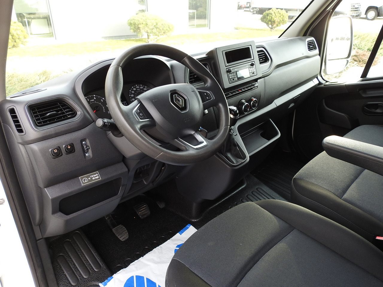 RENAULT MASTER BOX DELIVERY VAN 7 SEATS CRUISE CONTROL AIR CONDITIONING LED LIGHTS  135HP - Panel van: picture 2 RENAULT MASTER BOX DELIVERY VAN 7 SEATS CRUISE CONTROL AIR CONDITIONING LED LIGHTS  135HP - Panel van: picture 2