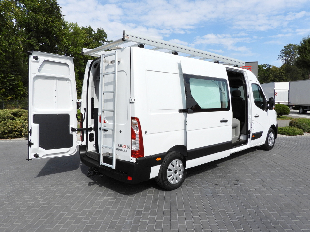 RENAULT MASTER BOX DELIVERY VAN 7 SEATS CRUISE CONTROL NAVIGATION LED LIGHTS AIR CONDITIONING  135HP - Panel van: picture 3 RENAULT MASTER BOX DELIVERY VAN 7 SEATS CRUISE CONTROL NAVIGATION LED LIGHTS AIR CONDITIONING  135HP - Panel van: picture 3