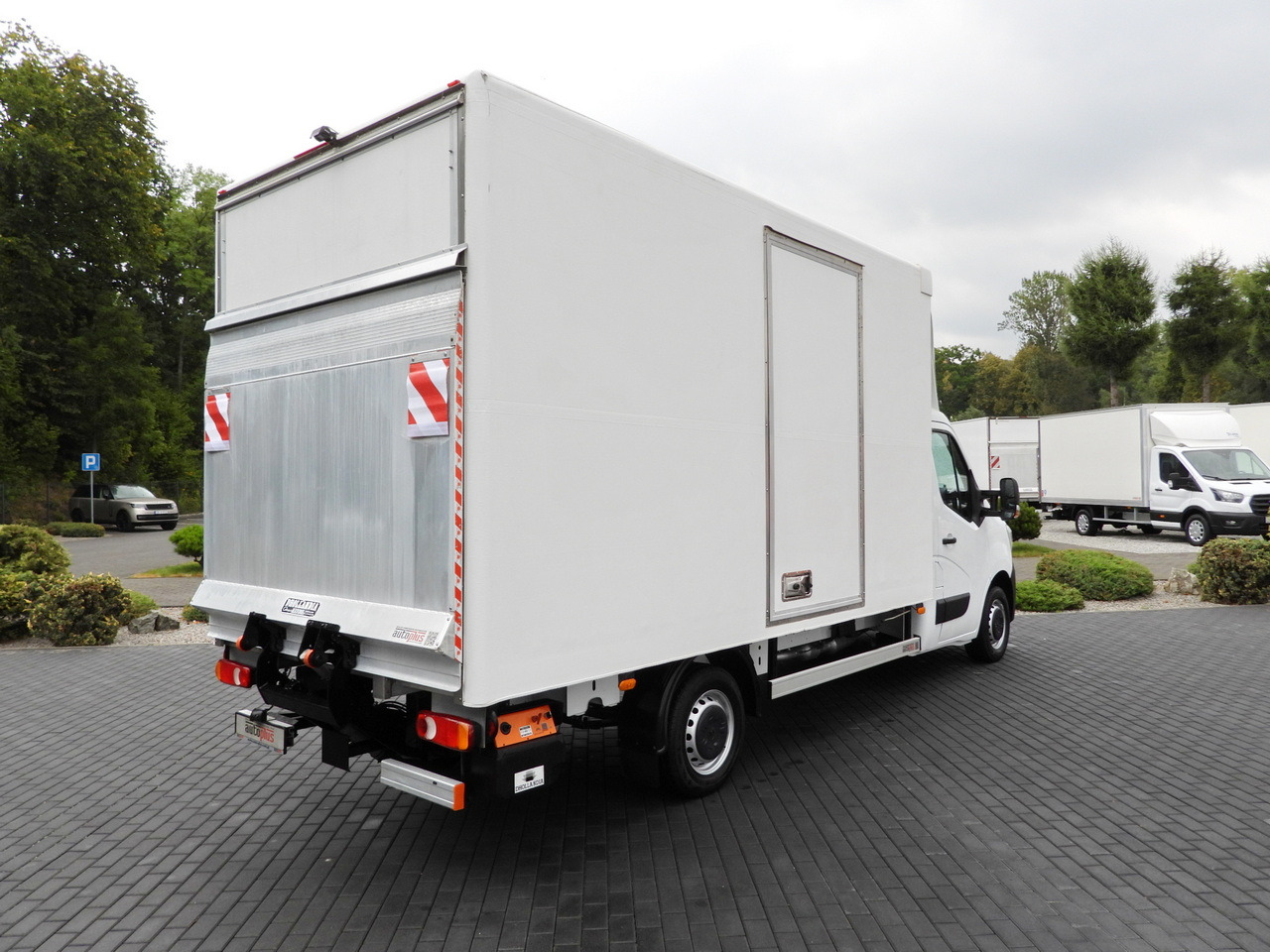 RENAULT MASTER BOX LIFT 8 PALLETS CRUISE CONTROL LED LIGHTS AIR CONDITIONING  145HP - Box van: picture 3 RENAULT MASTER BOX LIFT 8 PALLETS CRUISE CONTROL LED LIGHTS AIR CONDITIONING  145HP - Box van: picture 3