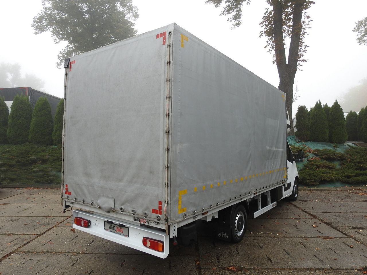 RENAULT MASTER - Curtain side van: picture 3 RENAULT MASTER - Curtain side van: picture 3