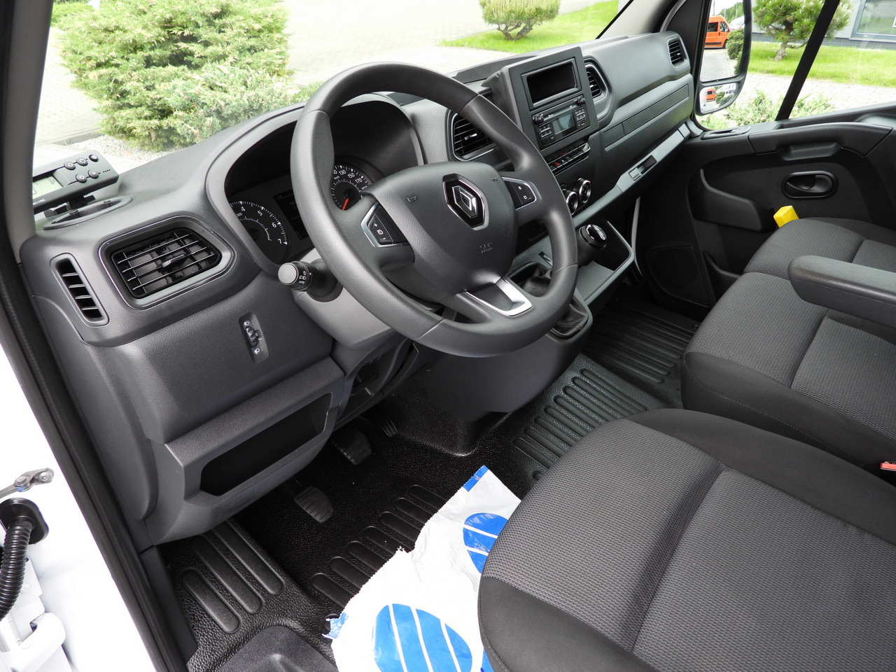 RENAULT MASTER REFRIGERATOR VAN -5*C CRUISE CONTROL NAVIGATION LED LIGHTS AIR CONDITIONING 135HP - Refrigerated van: picture 2 RENAULT MASTER REFRIGERATOR VAN -5*C CRUISE CONTROL NAVIGATION LED LIGHTS AIR CONDITIONING 135HP - Refrigerated van: picture 2
