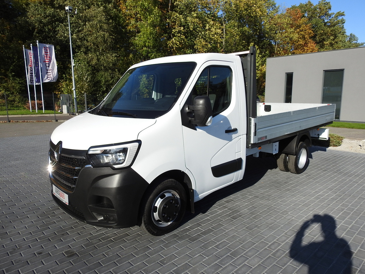 Flatbed van RENAULT MASTER STAKE BODY CRUISE CONTROL AIR CONDITIONING LED LIGHTS TWIN WHEELS  130HP: picture 6 Flatbed van RENAULT MASTER STAKE BODY CRUISE CONTROL AIR CONDITIONING LED LIGHTS TWIN WHEELS  130HP: picture 6