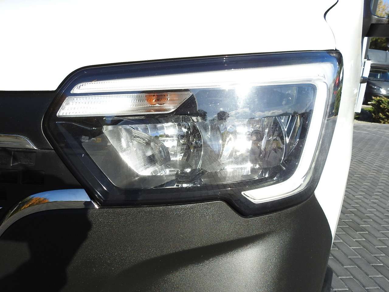 Flatbed van RENAULT MASTER STAKE BODY CRUISE CONTROL AIR CONDITIONING LED LIGHTS TWIN WHEELS  130HP: picture 18 Flatbed van RENAULT MASTER STAKE BODY CRUISE CONTROL AIR CONDITIONING LED LIGHTS TWIN WHEELS  130HP: picture 18