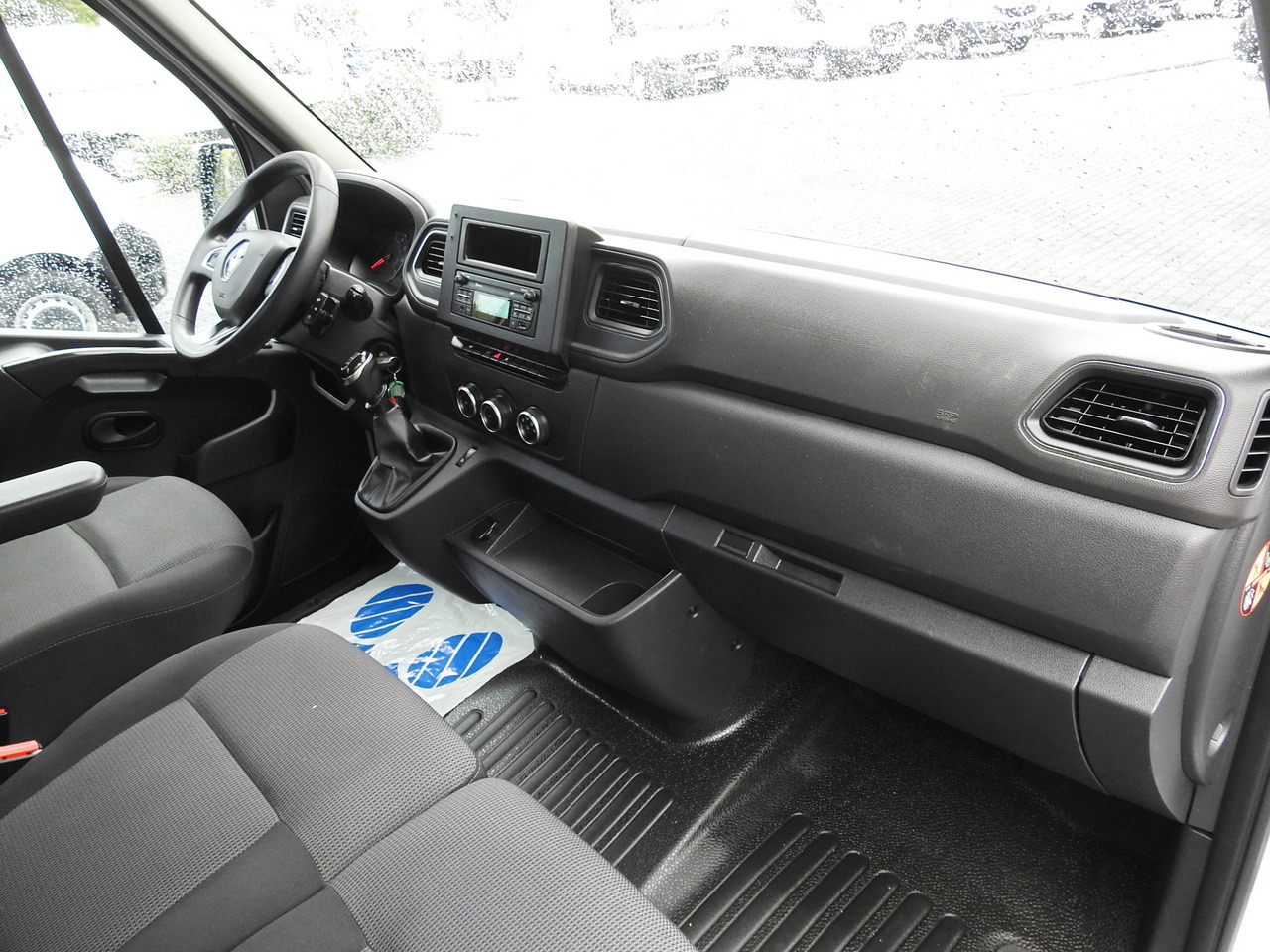 Flatbed van RENAULT MASTER STAKE BODY CRUISE CONTROL AIR CONDITIONING LED LIGHTS TWIN WHEELS  130HP: picture 29 Flatbed van RENAULT MASTER STAKE BODY CRUISE CONTROL AIR CONDITIONING LED LIGHTS TWIN WHEELS  130HP: picture 29