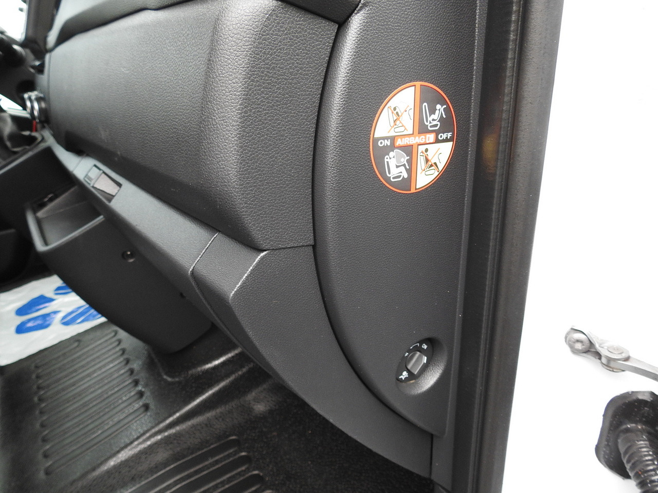 Flatbed van RENAULT MASTER STAKE BODY CRUISE CONTROL AIR CONDITIONING LED LIGHTS TWIN WHEELS  130HP: picture 30 Flatbed van RENAULT MASTER STAKE BODY CRUISE CONTROL AIR CONDITIONING LED LIGHTS TWIN WHEELS  130HP: picture 30