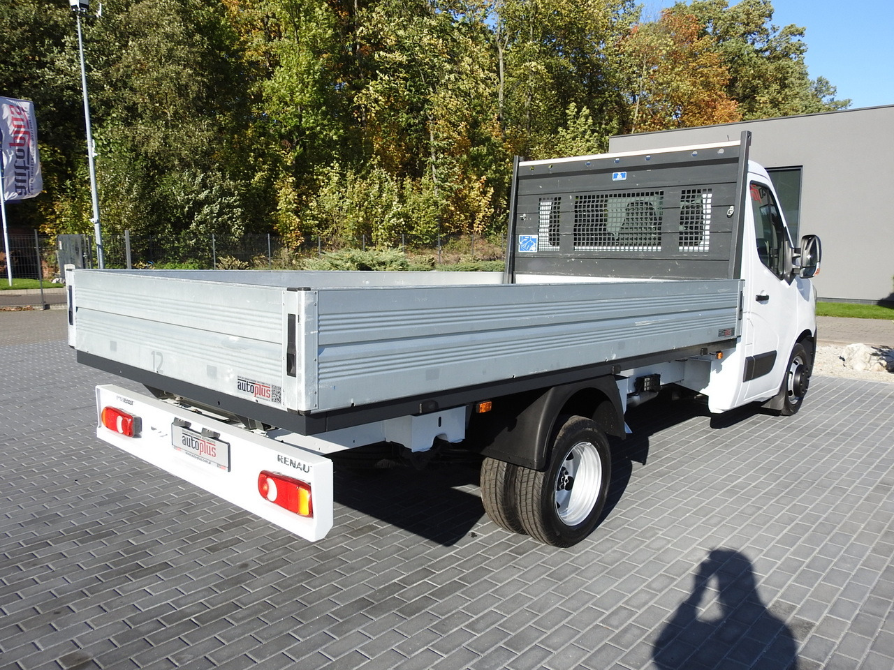 Flatbed van RENAULT MASTER STAKE BODY CRUISE CONTROL AIR CONDITIONING LED LIGHTS TWIN WHEELS  130HP: picture 12 Flatbed van RENAULT MASTER STAKE BODY CRUISE CONTROL AIR CONDITIONING LED LIGHTS TWIN WHEELS  130HP: picture 12