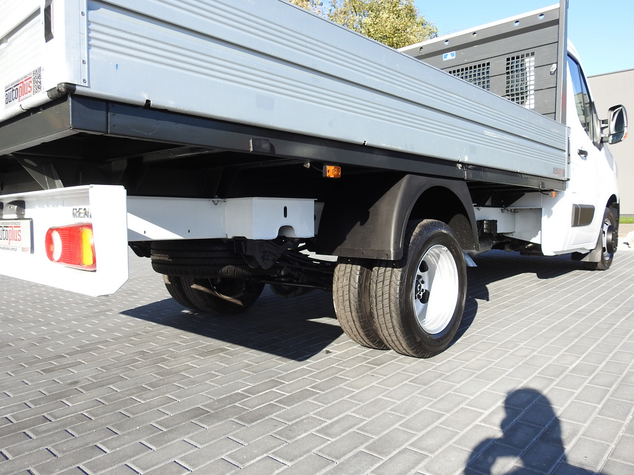 Flatbed van RENAULT MASTER STAKE BODY CRUISE CONTROL AIR CONDITIONING LED LIGHTS TWIN WHEELS  130HP: picture 15 Flatbed van RENAULT MASTER STAKE BODY CRUISE CONTROL AIR CONDITIONING LED LIGHTS TWIN WHEELS  130HP: picture 15