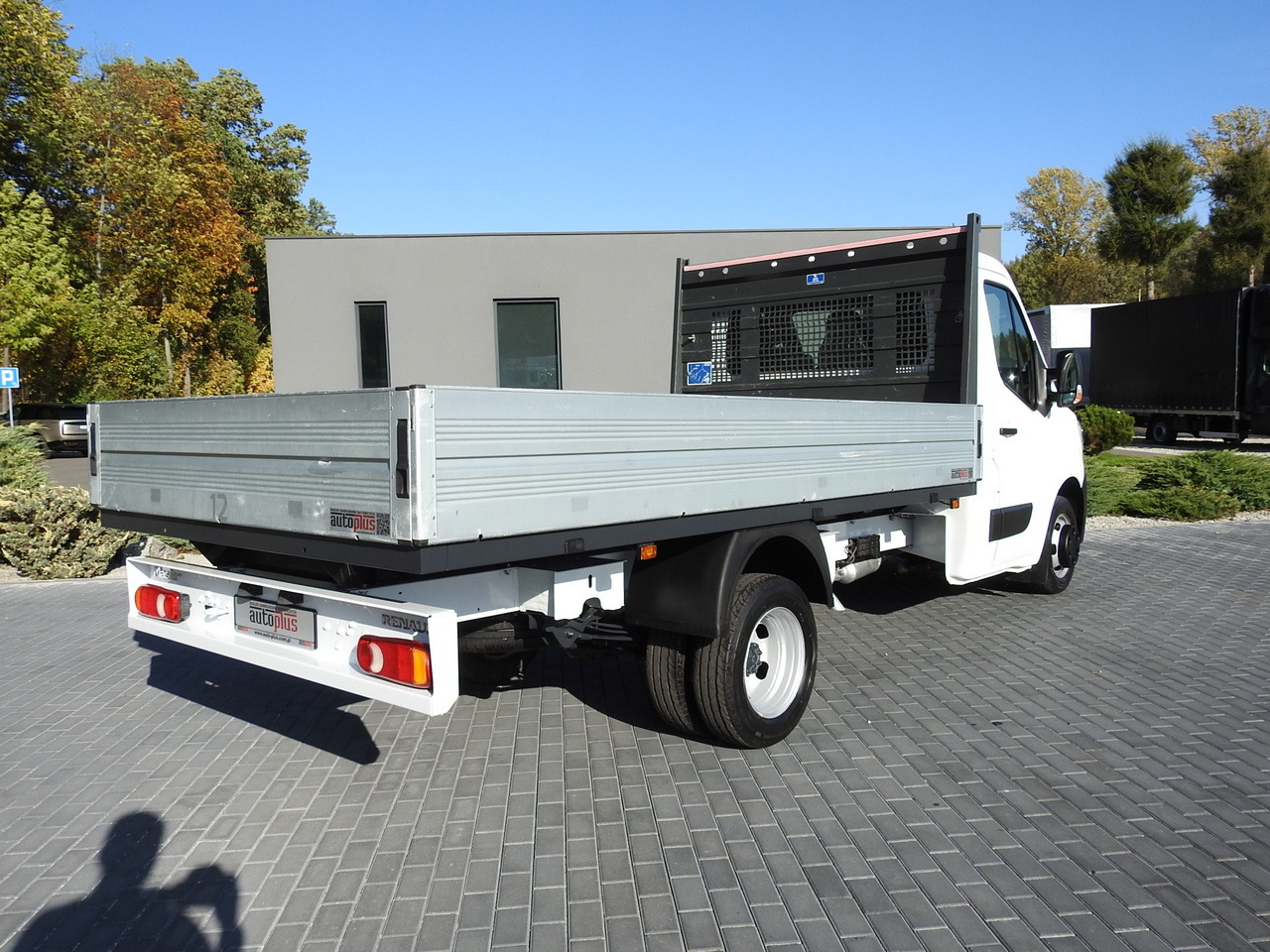 RENAULT MASTER STAKE BODY CRUISE CONTROL AIR CONDITIONING LED LIGHTS TWIN WHEELS  130HP - Flatbed van: picture 3 RENAULT MASTER STAKE BODY CRUISE CONTROL AIR CONDITIONING LED LIGHTS TWIN WHEELS  130HP - Flatbed van: picture 3