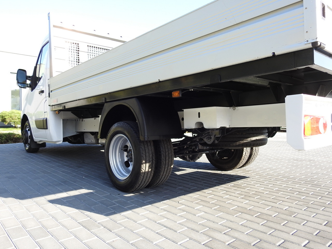 Flatbed van RENAULT MASTER STAKE BODY CRUISE CONTROL AIR CONDITIONING LED LIGHTS TWIN WHEELS  130HP: picture 14 Flatbed van RENAULT MASTER STAKE BODY CRUISE CONTROL AIR CONDITIONING LED LIGHTS TWIN WHEELS  130HP: picture 14