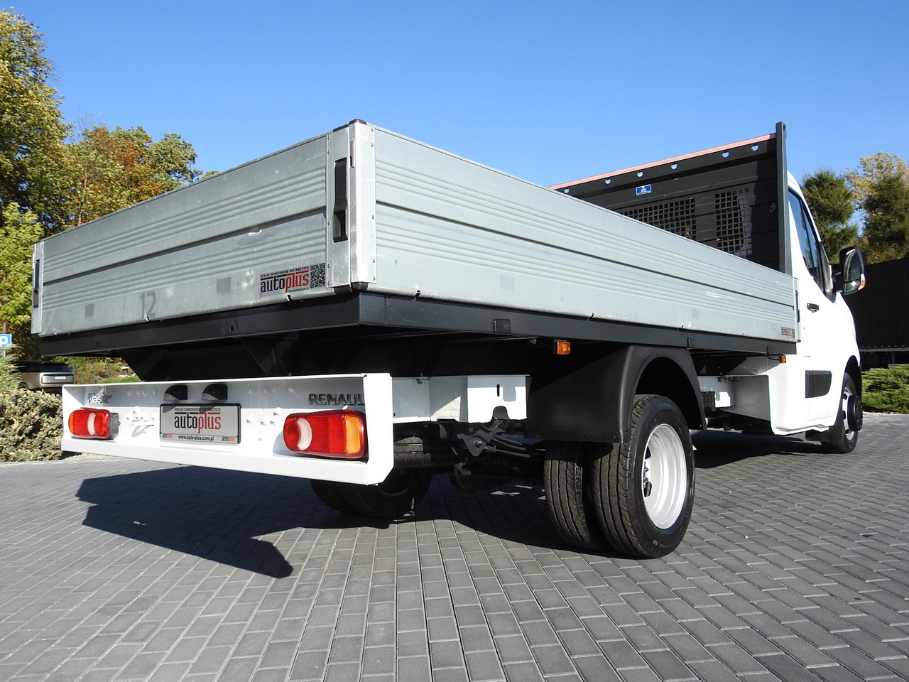 Flatbed van RENAULT MASTER STAKE BODY CRUISE CONTROL AIR CONDITIONING LED LIGHTS TWIN WHEELS  130HP: picture 19 Flatbed van RENAULT MASTER STAKE BODY CRUISE CONTROL AIR CONDITIONING LED LIGHTS TWIN WHEELS  130HP: picture 19