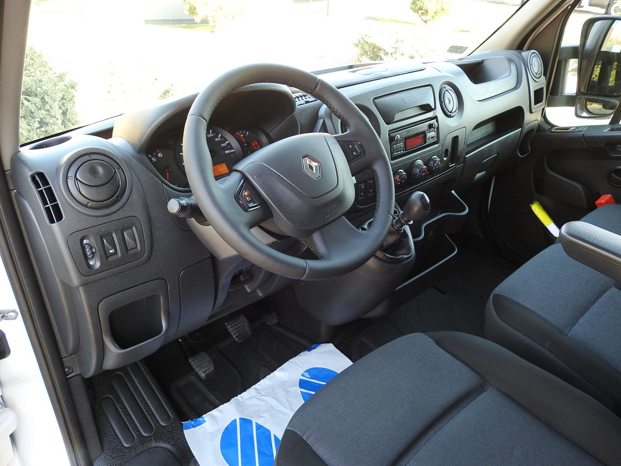 RENAULT MASTER TARPAULIN 10 PALLETS CRUISE CONTROL AIR CONDITIONING PNEUMATICS 170HP - Curtain side van: picture 2 RENAULT MASTER TARPAULIN 10 PALLETS CRUISE CONTROL AIR CONDITIONING PNEUMATICS 170HP - Curtain side van: picture 2