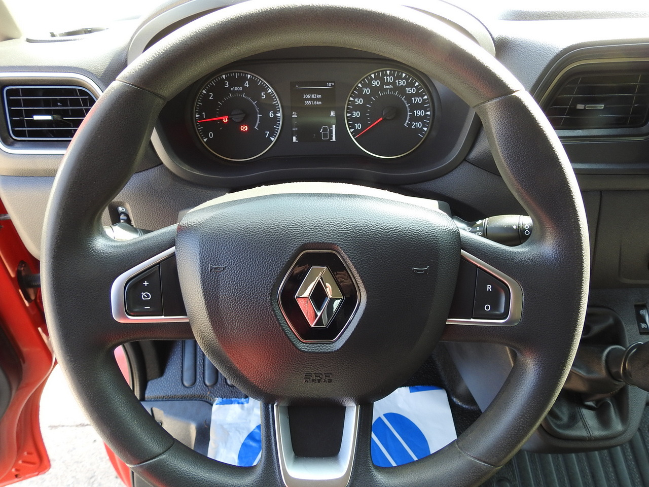 Leasing of RENAULT MASTER TARPAULIN 10 PALLETS WEBASTO CRUISE CONTROL AIR CONDITIONING LED LIGHTS PNEUMATICS  165HP RENAULT MASTER TARPAULIN 10 PALLETS WEBASTO CRUISE CONTROL AIR CONDITIONING LED LIGHTS PNEUMATICS  165HP: picture 38