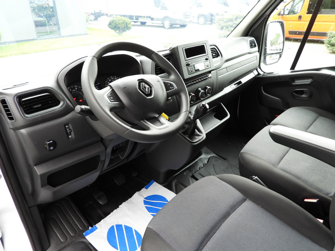 RENAULT MASTER TARPAULIN 10 PALLETS WEBASTO CRUISE CONTROL LED LIGHTS PNEUMATICS AIR CONDITIONING 165HP - Curtain side van: picture 2 RENAULT MASTER TARPAULIN 10 PALLETS WEBASTO CRUISE CONTROL LED LIGHTS PNEUMATICS AIR CONDITIONING 165HP - Curtain side van: picture 2
