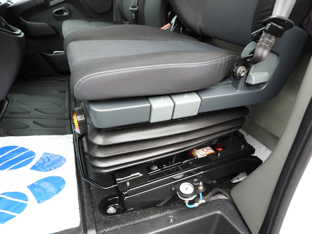 Leasing of RENAULT MASTER  TARPAULIN 10 PALLETS WEBASTO CRUISE CONTROL LED LIGHTS PNEUMATICS AIR CONDITIONING  165HP RENAULT MASTER  TARPAULIN 10 PALLETS WEBASTO CRUISE CONTROL LED LIGHTS PNEUMATICS AIR CONDITIONING  165HP: picture 30